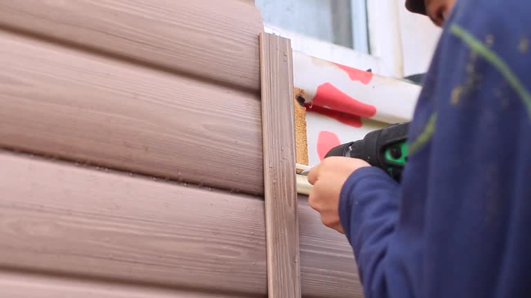 Affordable siding repair and maintenance services in Lake Wazeecha, WI